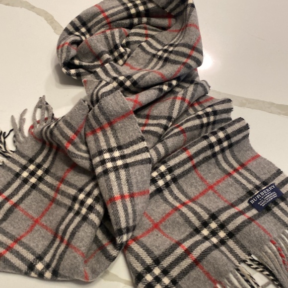 Burberry 💯 Lambswool Scarf - Picture 4 of 4